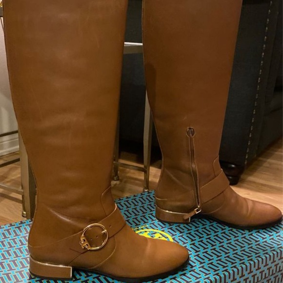 Boot - Picture 2 of 5